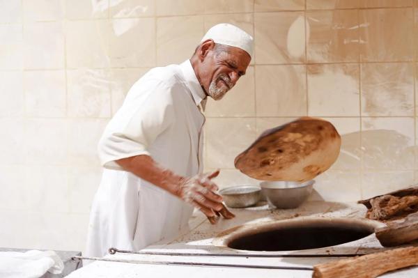 «الخبز الأحمر»..وجبة تراثية مفضلة لأهالي الأحساء