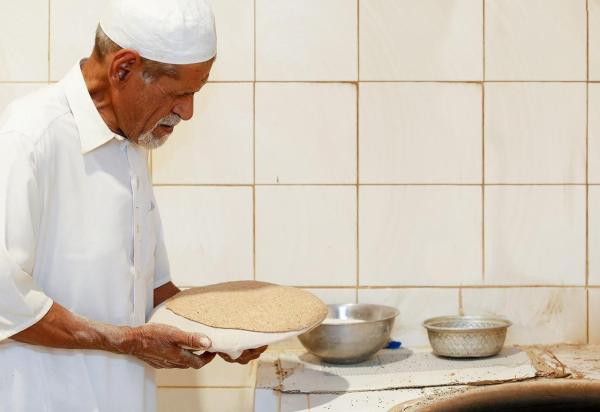 «الخبز الأحمر»..وجبة تراثية مفضلة لأهالي الأحساء