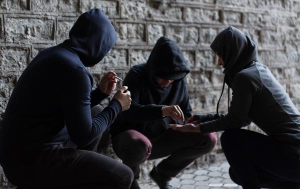 «المخدرات».. فخ يهدد الطلاب خلال الاختبارات