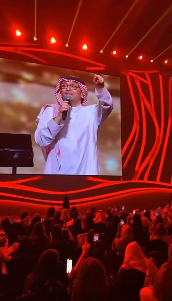 عبدالمجيد عبدالله يطرب جمهور جدة في «ليلة العمر»