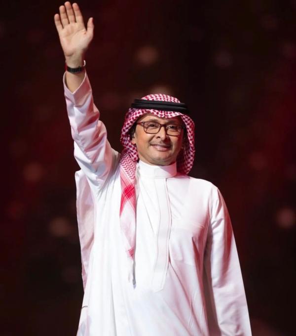 عبدالمجيد عبدالله يطرب جمهور جدة في «ليلة العمر»