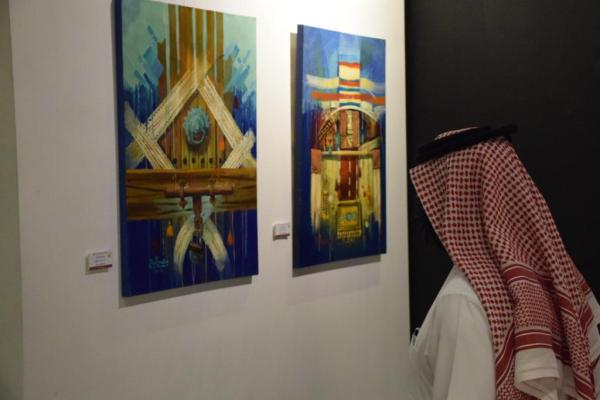 24 فنانا ينثرون إبداعهم بـ42 لوحة في «وسم»