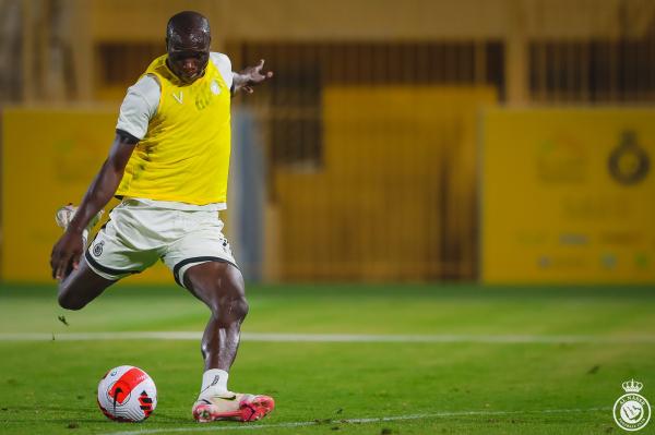 روسو يريح خماسي النصر