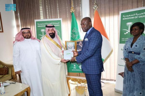 المملكة تهدي ساحل العاج 50 طناً من التمور