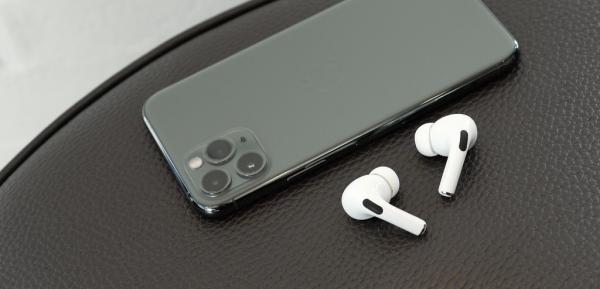 قبل طرح 'AirPods Pro 2'.. ماذا يقدم للمستخدمين؟