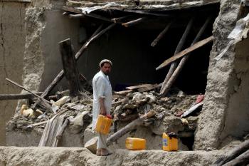الناجون من زلزال أفغانستان يواجهون مخاطر الكوليرا