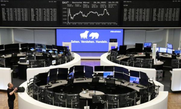 الأسهم الأوروبية تتراجع بعد ارتفاع لثلاثة أيام