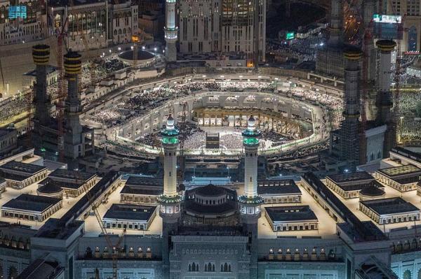 شاهد بالصور.. تعرف على تاريخ ومحتويات بيت الله الحرام