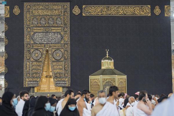 شاهد بالصور.. تعرف على تاريخ ومحتويات بيت الله الحرام