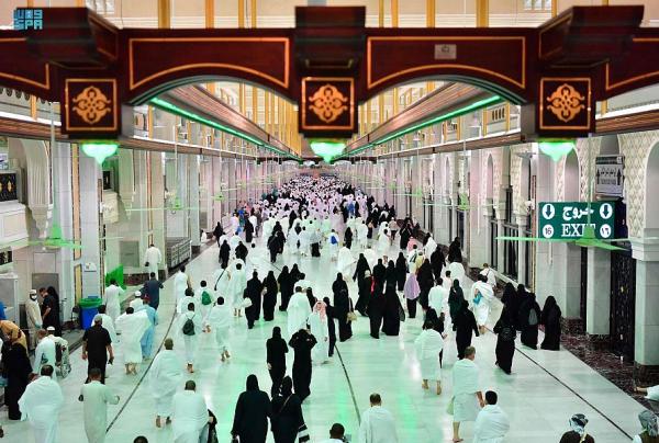 شاهد بالصور.. تعرف على تاريخ ومحتويات بيت الله الحرام