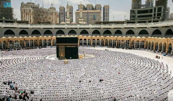 شاهد بالصور.. تعرف على تاريخ ومحتويات بيت الله الحرام