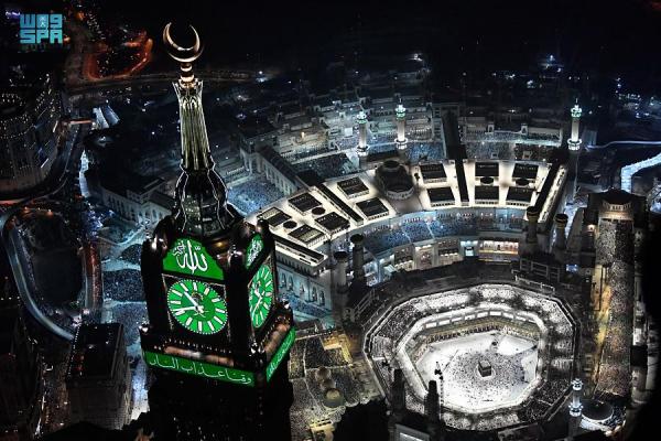 شاهد بالصور.. تعرف على تاريخ ومحتويات بيت الله الحرام