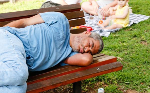 انتبه لما تأكله.. 5 عادات تساعد على نوم أفضل