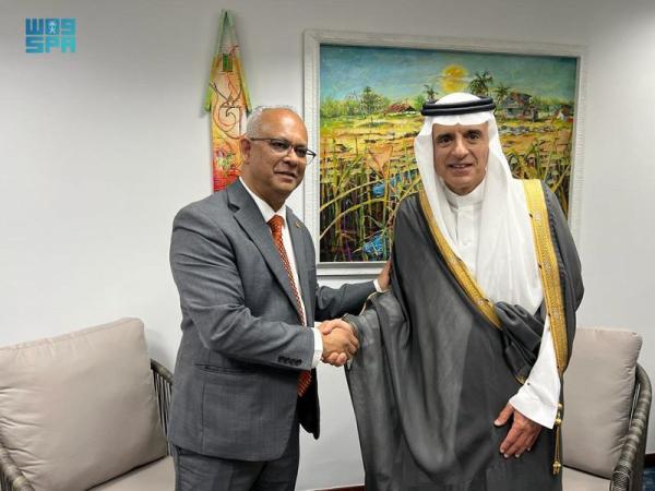 الجبير يبحث التعاون مع وزير خارجية سورينام