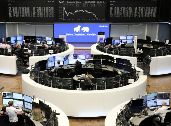 الأسهم البريطانية تغلق على ارتفاع