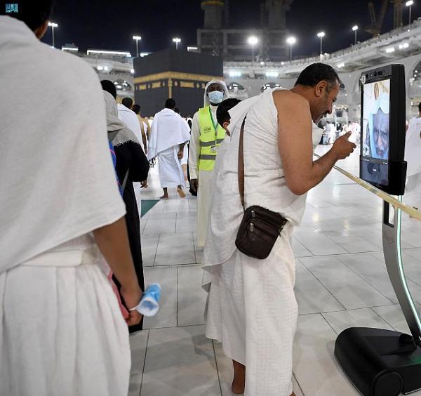 «روبوت توجيهي» بـ 11 لغةً للرد على الحجاج بالمسجد الحرام