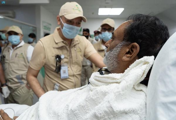 وصول الحجاج المنومين إلى جبل الرحمة لأداء الحج