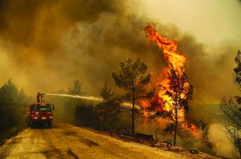 اليونان.. تحذير من استمرار خطر الحرائق