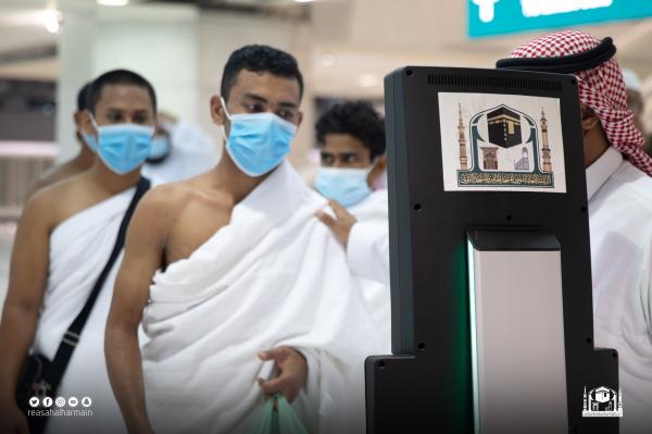 «روبوت» يرد على المسائل الشرعية بـ11 لغة