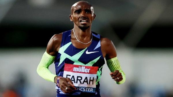 العداء البريطاني مو فرح يشارك في ماراثون لندن