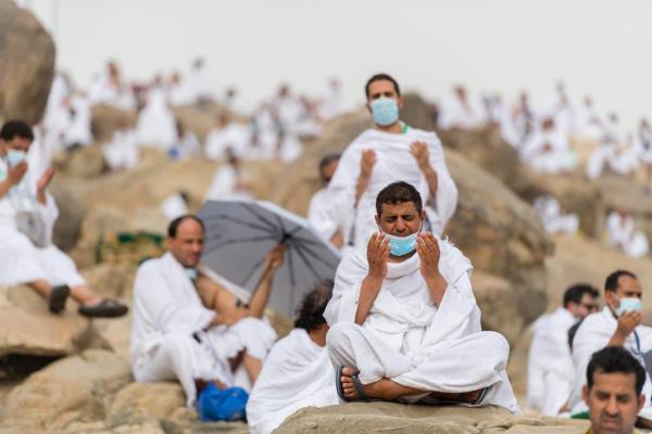 الحجاج يقفون على جبل عرفات - واس