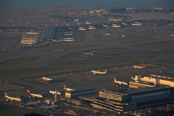 هونج كونج تعلق حظر طيران مرتبط بكورونا