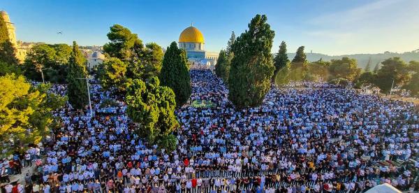 150 ألف يؤدون صلاة عيد الأضحى المبارك في المسجد الأقصى