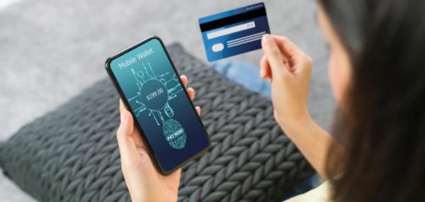 طرق سهلة وآمنة لتحويل واستقبال المال خلال العطلات