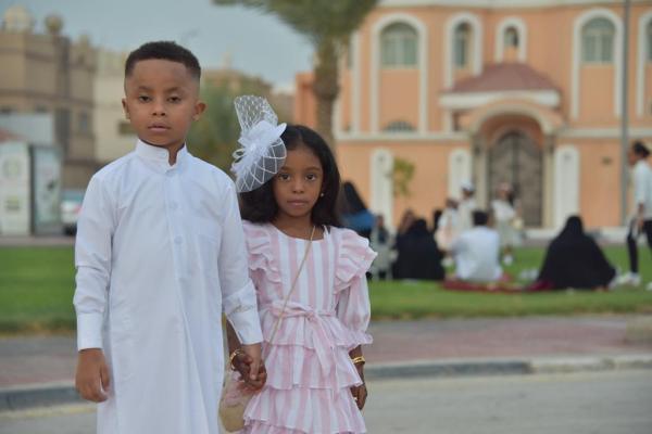 فرحة العيد ترسم البهجة على وجوه الأطفال بالشرقية