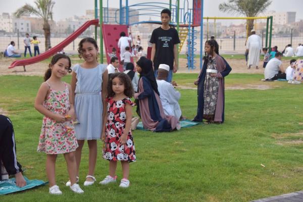 فرحة العيد ترسم البهجة على وجوه الأطفال بالشرقية