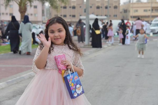 فرحة العيد ترسم البهجة على وجوه الأطفال بالشرقية