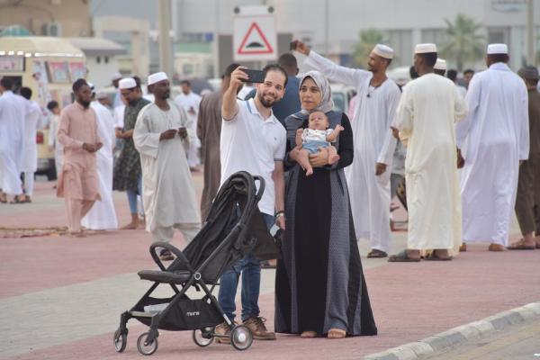 فرحة العيد ترسم البهجة على وجوه الأطفال بالشرقية