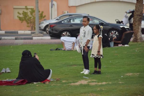 فرحة العيد ترسم البهجة على وجوه الأطفال بالشرقية