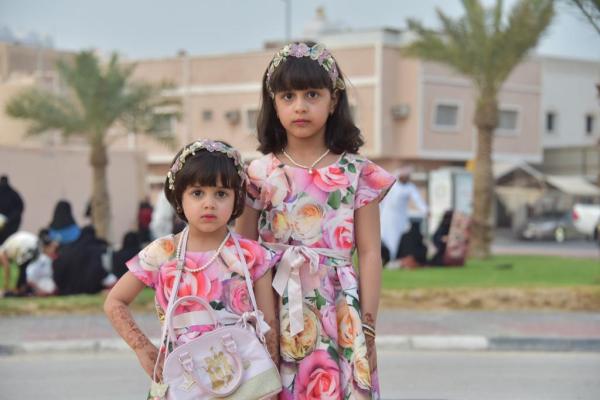 فرحة العيد ترسم البهجة على وجوه الأطفال بالشرقية