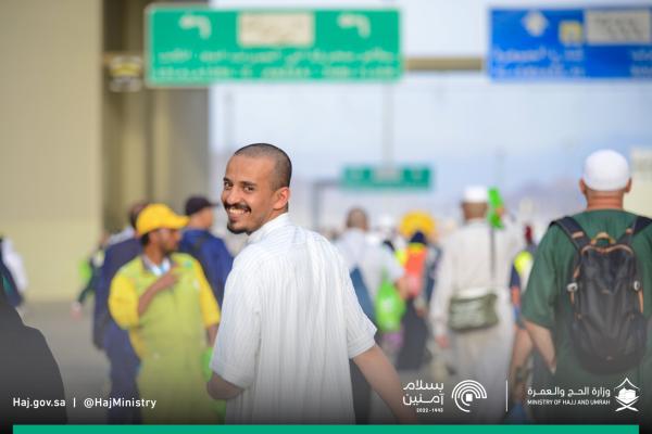 أول أيام التشريق في منى .. انسيابية حركة الحجيج في جسر الجمرات