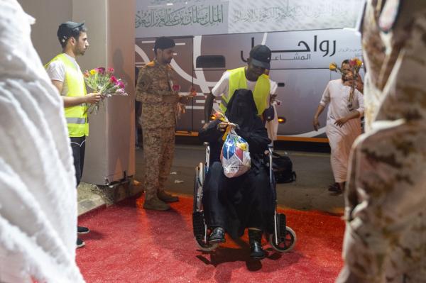 والدة الشهيد «مقري»: ابني أهدانا وسام شرف