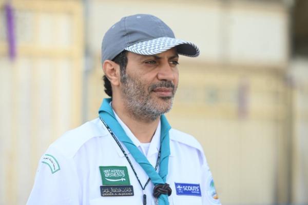 قائد كشفي يتخلى عن منصبه لتوجيه الحجاج