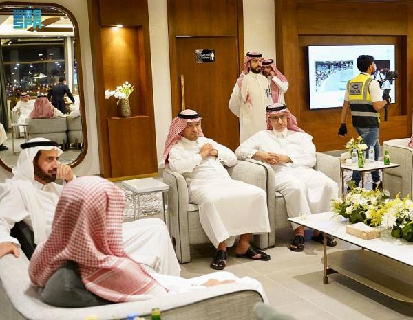 وزير الحج يستقبل عددًا من الوزراء والقيادات الأمنية بمقر 
