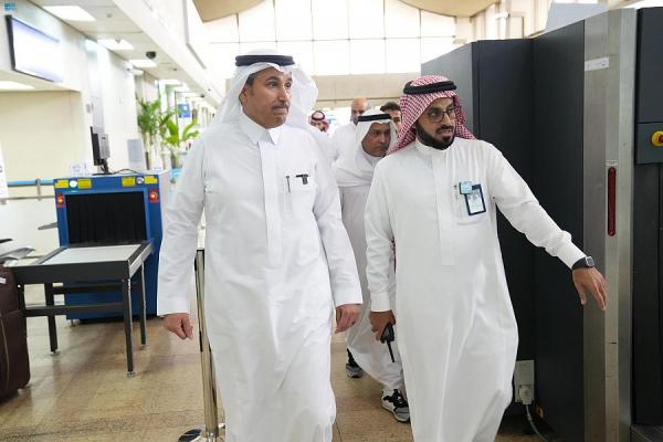 وزير النقل يوجّه بمضاعفة الجهود لتسهيل إجراءات سفر الحجاج
