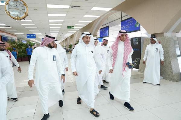 وزير النقل يوجّه بمضاعفة الجهود لتسهيل إجراءات سفر الحجاج