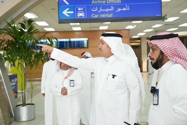وزير النقل يوجّه بمضاعفة الجهود لتسهيل إجراءات سفر الحجاج