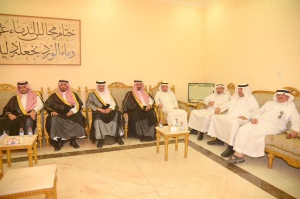 أهالي الهفوف يعايدون مجالس أسر المبرز
