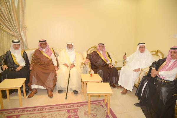 أهالي الهفوف يعايدون مجالس أسر المبرز
