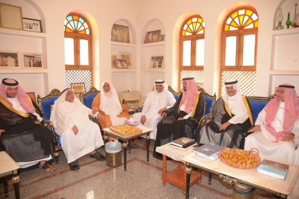 أهالي الهفوف يعايدون مجالس أسر المبرز