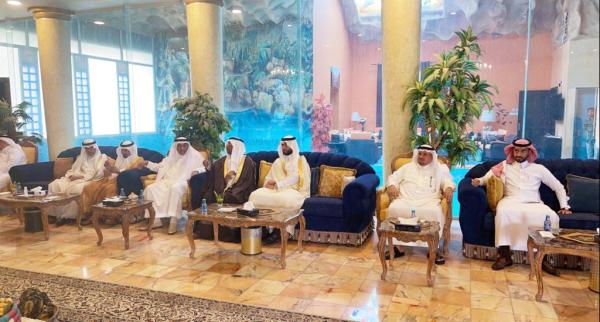 أهالي الهفوف يعايدون مجالس أسر المبرز
