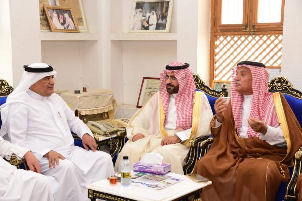 أهالي الهفوف يعايدون مجالس أسر المبرز