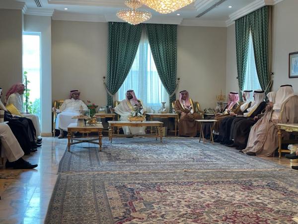 أهالي الهفوف يعايدون مجالس أسر المبرز