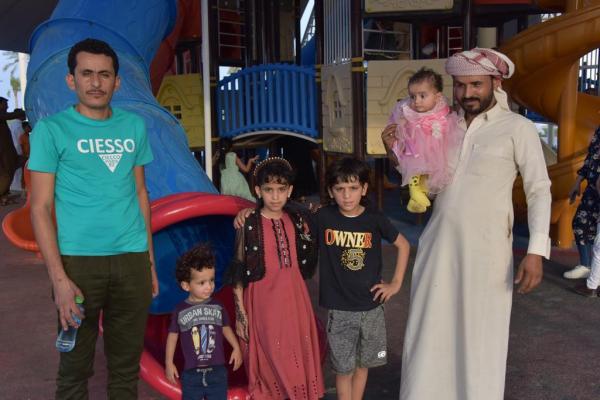ثالث أيام العيد.. بهجة مستمرة تنثرها براءة الأطفال