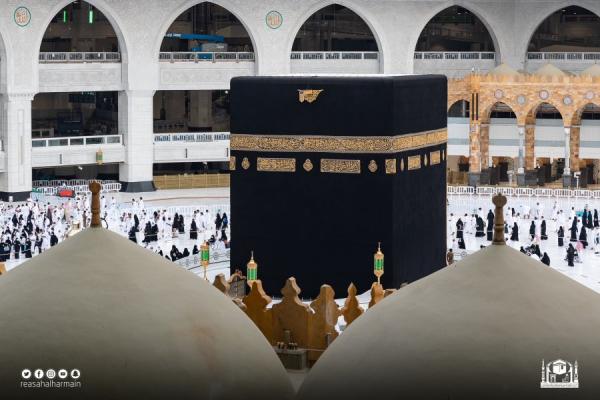 وزير الداخلية يهنئ القيادة بمناسبة نجاح موسم الحج