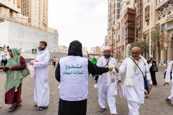 أكثر من 100 ألف متطوع لخدمة ضيوف الرحمن في حج 1443هـ